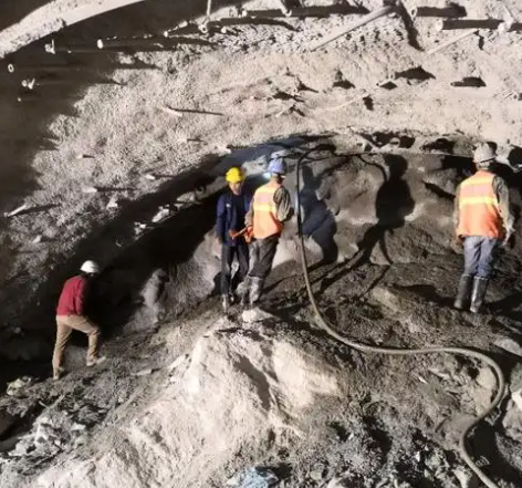 银州拱顶带模注浆料的施工流程及注意事项
